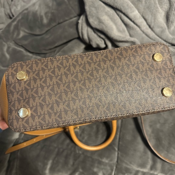 Michael kors purse - Picture 5 of 5